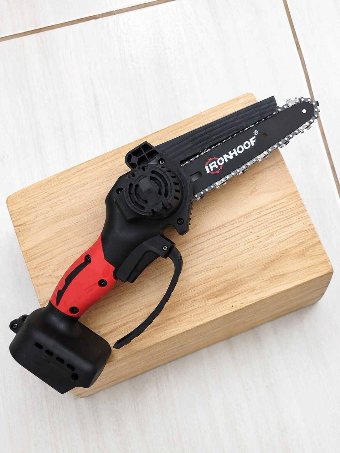 Mini Motosserra Elétrica 6" 21V com 2 Baterias, Luvas e Maleta