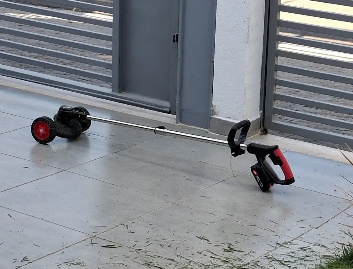 Cortador de Grama Elétrico com Rodas e 2 Baterias - Roçadeira Recarregável Sem Fio